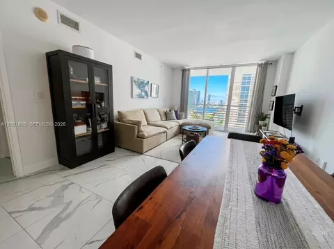 335 S Biscayne Blvd #3300, Miami, FL 33131