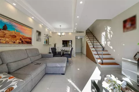 1305 W 53rd St #429, Hialeah, FL 33012