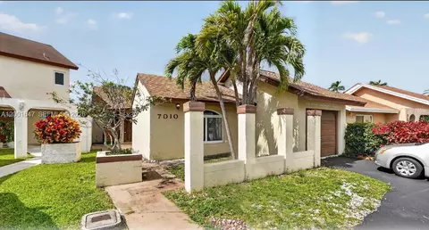 7010 SW 103rd Pl, Miami, FL 33173