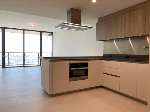 1000 Brickell Plz #3904, Miami, FL 33131