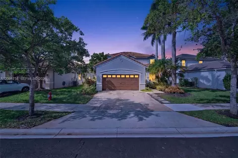 567 Live Oak Ln, Weston, FL 33327