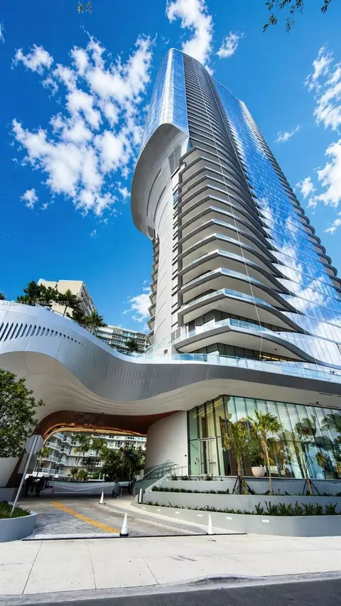 175 SE 25 Rd #504, Miami, FL 33129