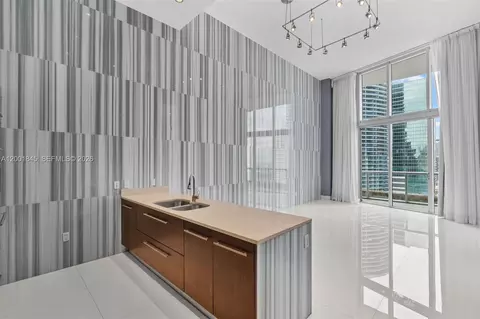 475 Brickell Ave #2812, Miami, FL 33131