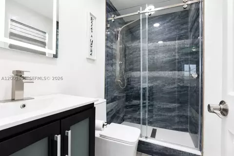 Bath - 20 Eagle Dr, Key Largo, FL 33037 photo 3 of 5