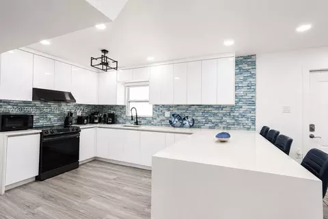 Kitchen - 20 Eagle Dr, Key Largo, FL 33037 photo 1 of 3