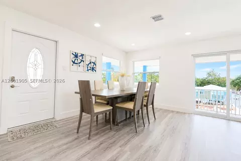 Dining - 20 Eagle Dr, Key Largo, FL 33037 photo 1 of 3