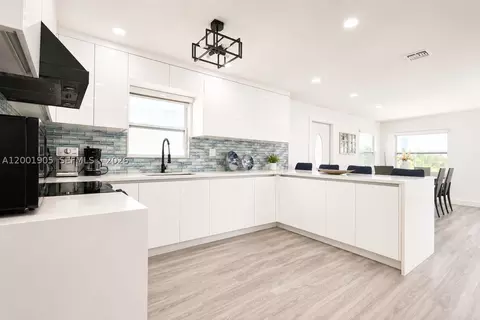 Kitchen - 20 Eagle Dr, Key Largo, FL 33037 photo 2 of 3