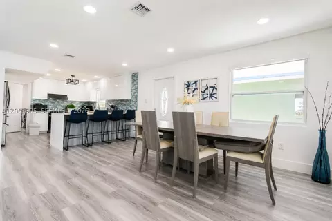 Dining - 20 Eagle Dr, Key Largo, FL 33037 photo 3 of 3