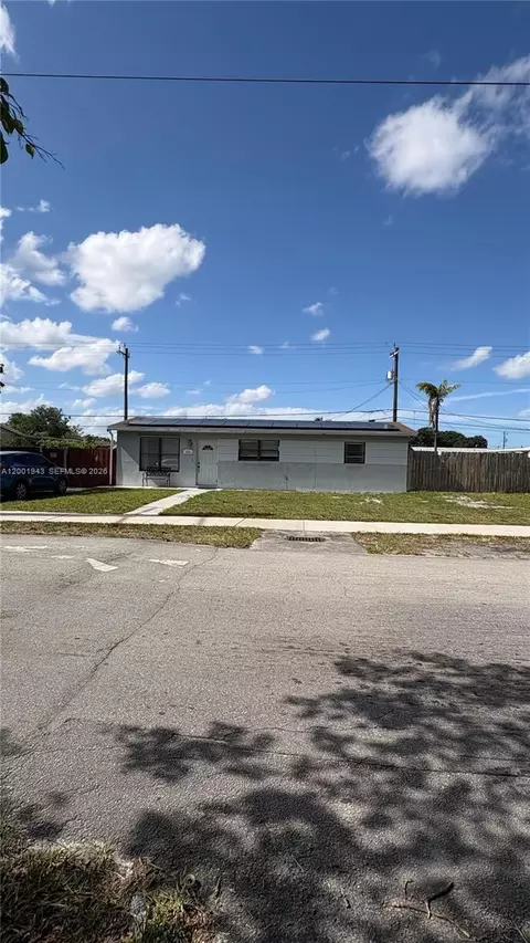 1121 NE 211th St, Miami, FL 33179