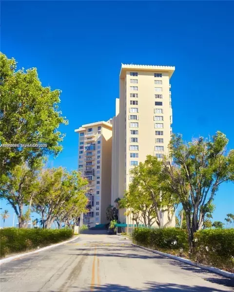 11111 Biscayne Blvd #18E, Miami, FL 33181