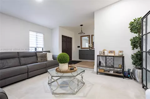 1030 NW 95th Ter, Plantation, FL 33322