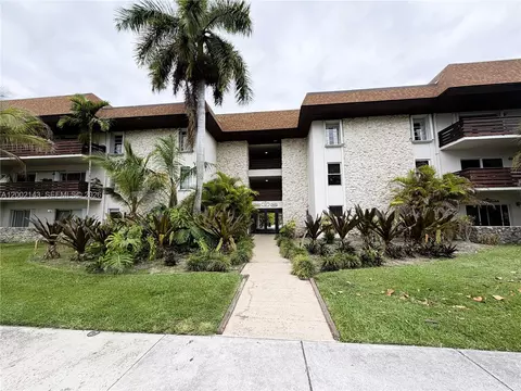 7483 SW 82nd St #A102, Miami, FL 33143