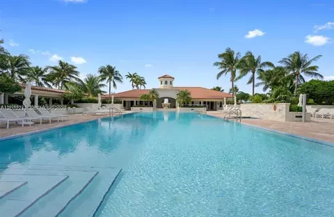 20000 E Country Club Dr #906, Aventura, FL 33180