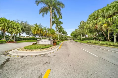 1115 Camellia Cir, Weston, FL 33326