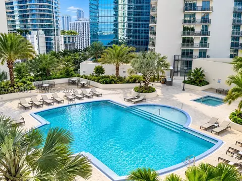 300 S Biscayne Blvd #PH-3903, Miami, FL 33131