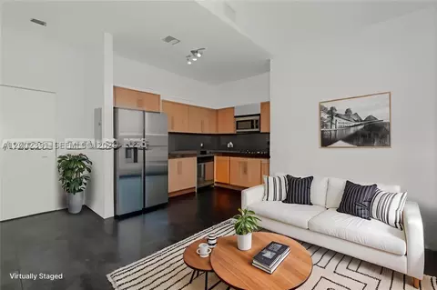 300 S Biscayne Blvd #PH-3903, Miami, FL 33131