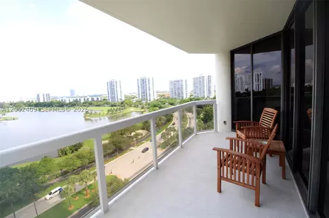20185 E Country Club Dr #1105, Aventura, FL 33180