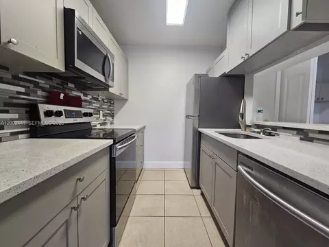 4401 W Mcnab Rd #22, Pompano Beach, FL 33069