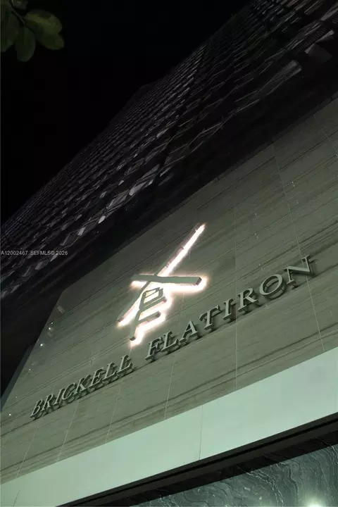 1000 Brickell Plz #1906, Miami, FL 33131