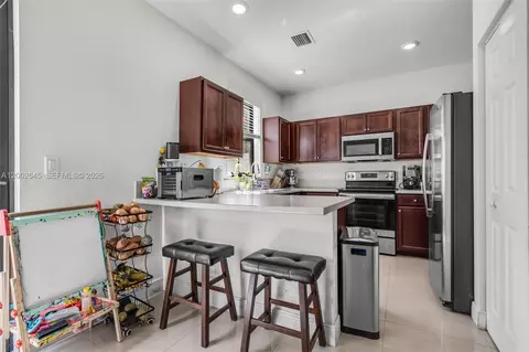 Kitchen - 10371 W 32nd Ln, Hialeah, FL 33018 photo 2 of 2