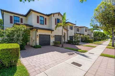 10371 W 32nd Ln, Hialeah, FL 33018