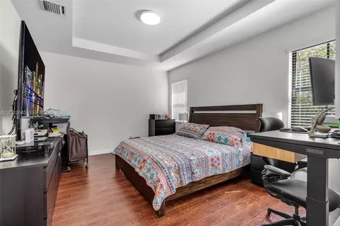 Bedroom - 10371 W 32nd Ln, Hialeah, FL 33018 photo 1 of 4