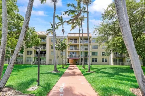 13100 SW 92nd Ave #A-PH11, Miami, FL 33176