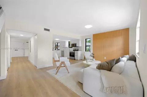7996 Crespi Blvd, Miami Beach, FL 33141