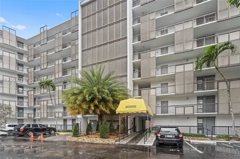 20500 W Country Club Dr #405, Aventura, FL 33180