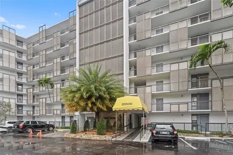 20500 W Country Club Dr #405, Aventura, FL 33180