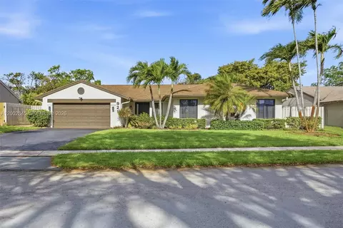 921 Monticello Ave, Davie, FL 33325