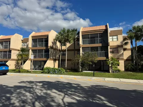 240 Lakeview Dr #112, Weston, FL 33326