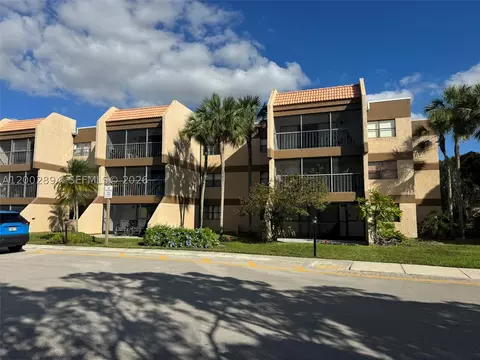 240 Lakeview Dr #112, Weston, FL 33326