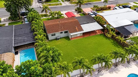 687 W 39th Pl, Hialeah, FL 33012