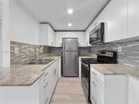 606 W 81st St #120, Hialeah, FL 33014