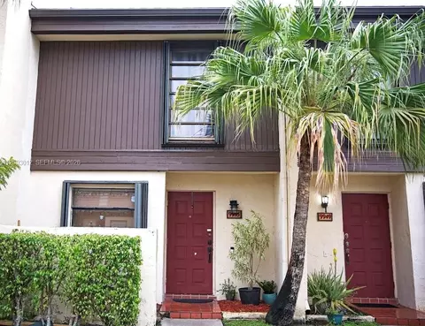 9955 NW 10th St #24, Pembroke Pines, FL 33024