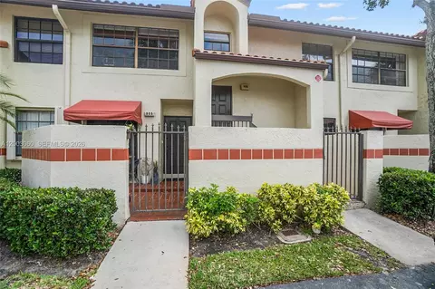 906 Republic Ct, Deerfield Beach, FL 33442