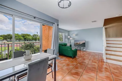 6255 Kendale Lakes Cir #218, Miami, FL 33183