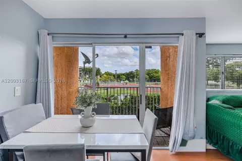 6255 Kendale Lakes Cir #218, Miami, FL 33183