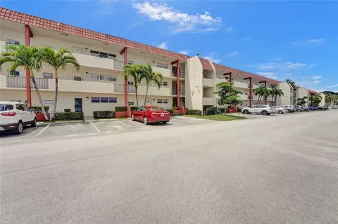 811 S Hollybrook Dr #207, Pembroke Pines, FL 33025