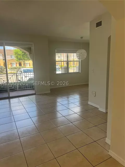 8826 W Flagler St #102, Miami, FL 33174