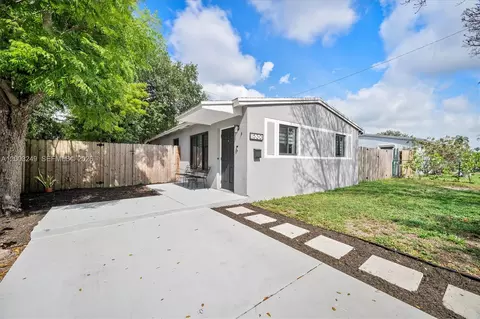 1530 N 69th Way, Hollywood, FL 33024