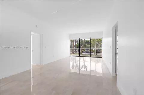 3731 N Country Club Dr #124, Aventura, FL 33180