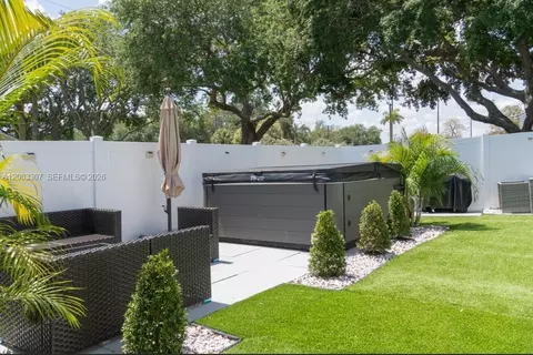 31 E Bentwater Cir, Boynton Beach, FL 33426