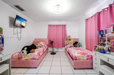 Bedroom - 175 E 45th St, Hialeah, FL 33013 photo 5 of 5