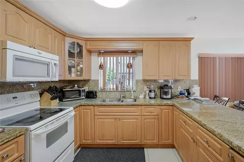 Kitchen - 175 E 45th St, Hialeah, FL 33013 photo 1 of 5