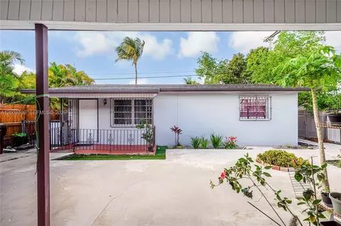 Exterior - 175 E 45th St, Hialeah, FL 33013 photo 5 of 8