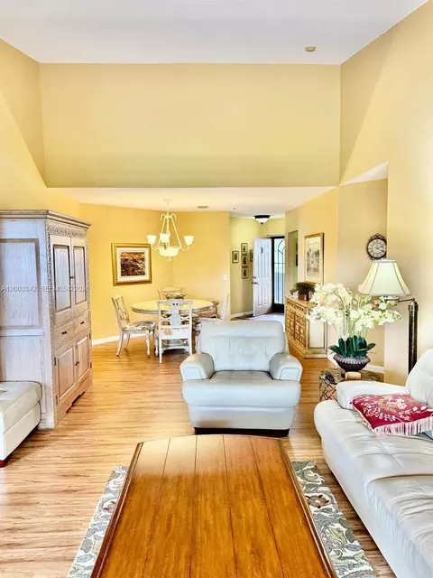 5155 Europa Dr #U, Boynton Beach, FL 33437