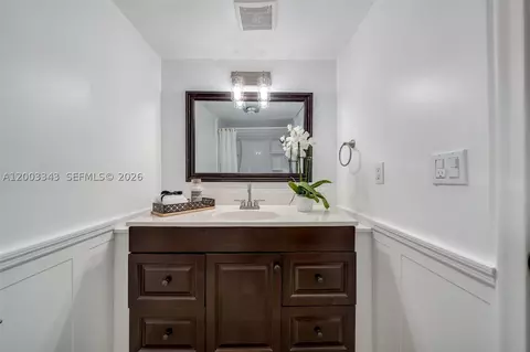 4770 NW 21st St #208, Lauderhill, FL 33313