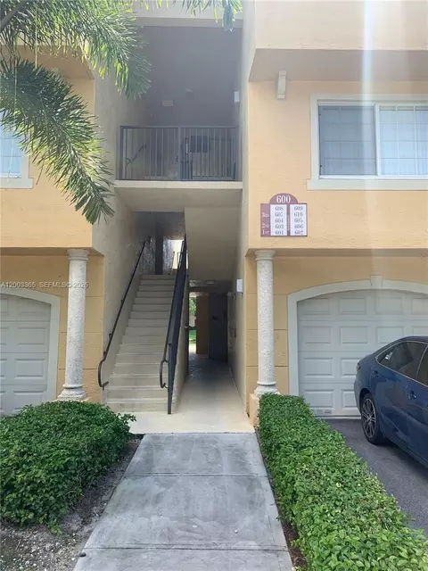 600 N Crestwood Ct N #610, Royal Palm Beach, FL 33411